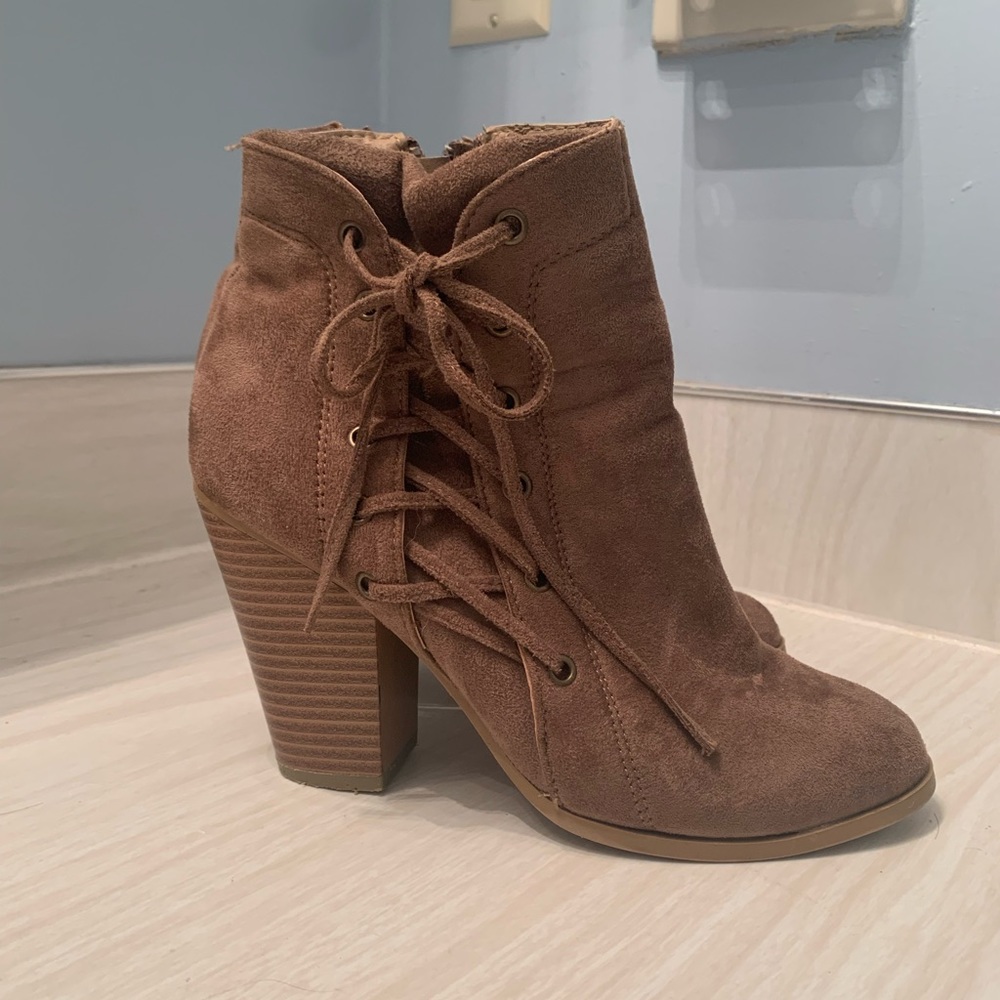 Boutique lace up booties TTS